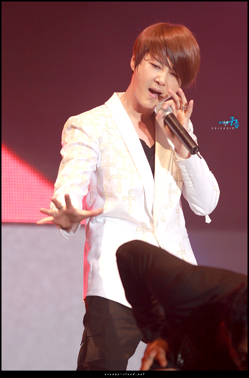 [20.5.12][Pics] Shinhwa @ Santaferuncert concert 120519_1_%2823%29