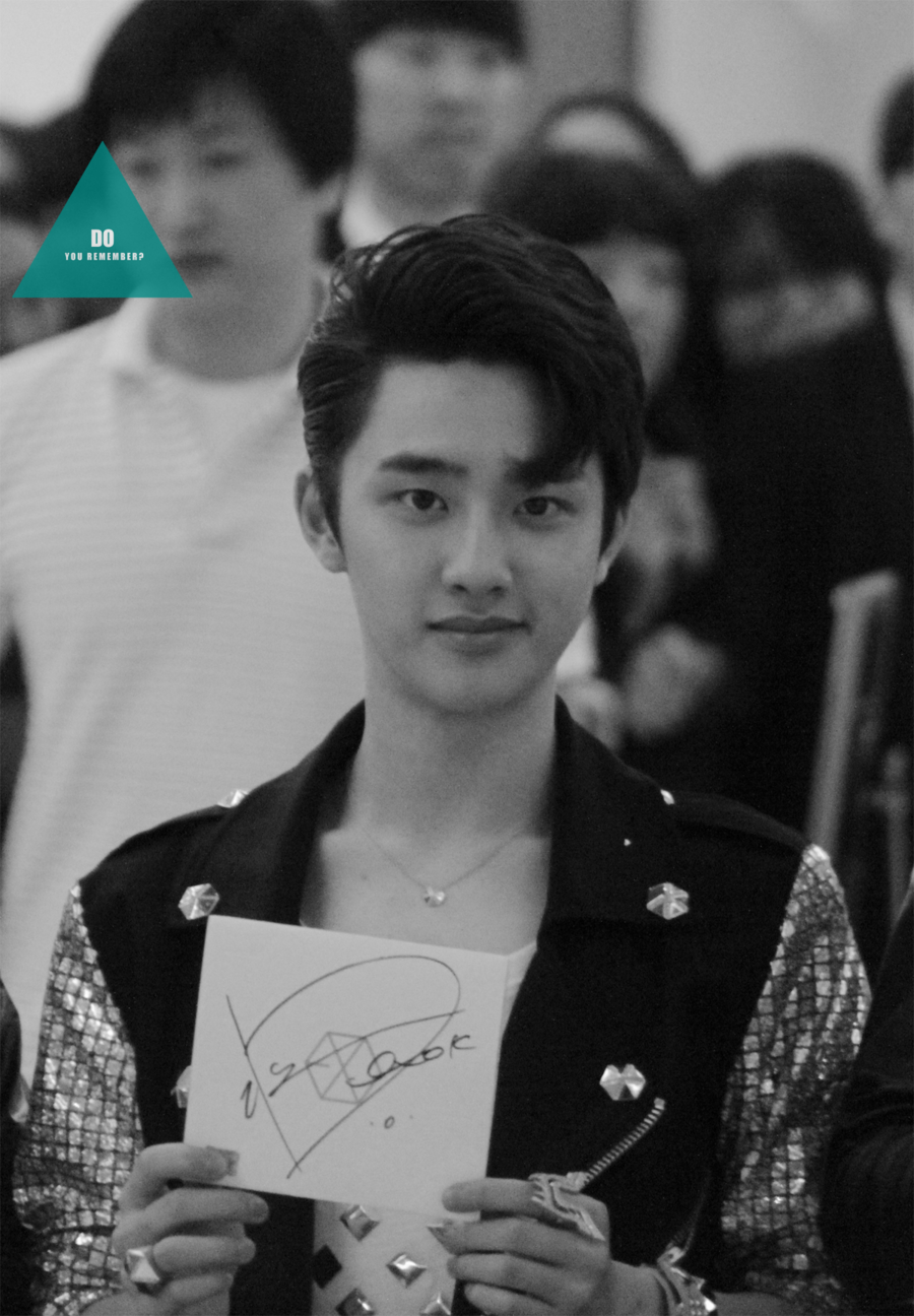 [PICS]D.O 120525 Time Square Fansign DO001