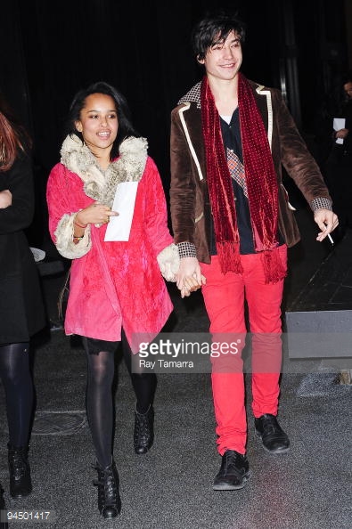 에즈라 밀러(EZRA MILLER)의 여자친구들 (부록:조 크라비츠의 남자친구들) : 네이버 블로그