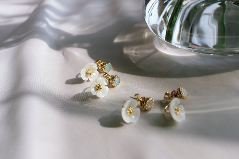 <b><p>Camellia earring A taste sniper Uque Good</p></b><b><p>椿 イヤリング お好み狙撃 ユニークな ポイントサイクル良い 20代の女性 ラブリーな</p></b><br /><br /><p align='center'>